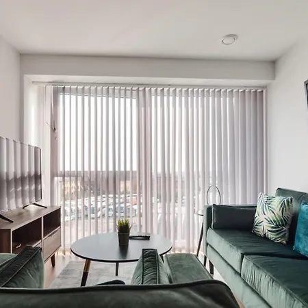 Beautiful 2 Bed In A Converted Mill Apartment *