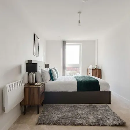 Beautiful 2 Bed In A Converted Mill Apartment *